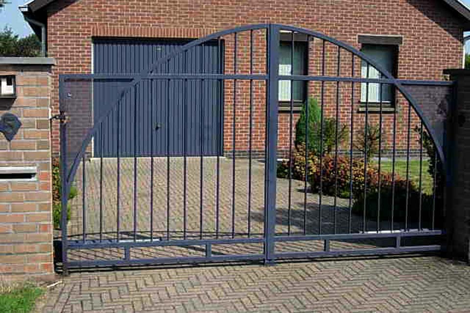 Poorten, Trappen, Hekken, Balustrades, Schouwkappen in Evergem (Ertvelde), Oost-Vlaanderen